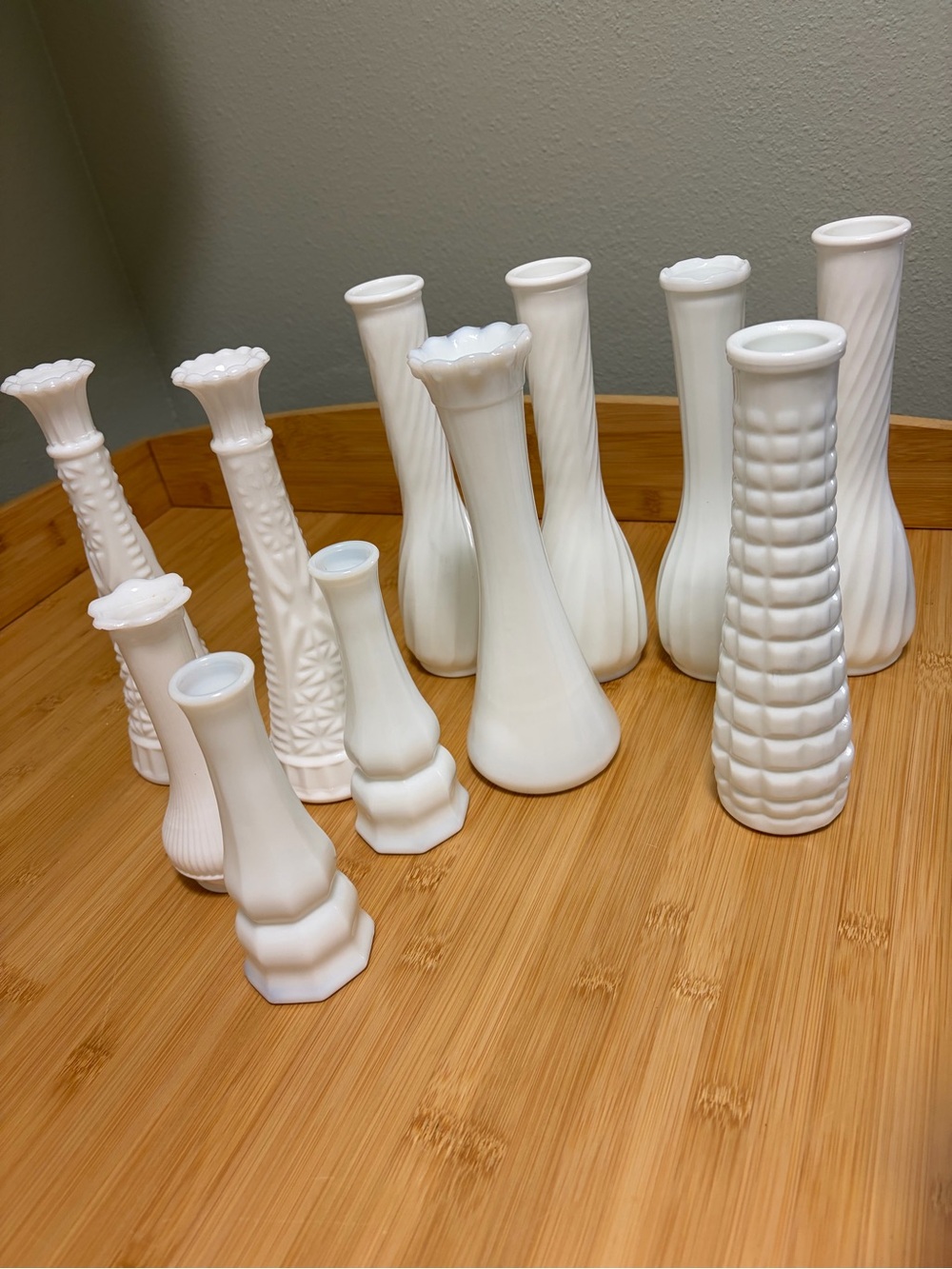 White Milk Glass Bud Vase Collection - Decorative Single-Stem Accents